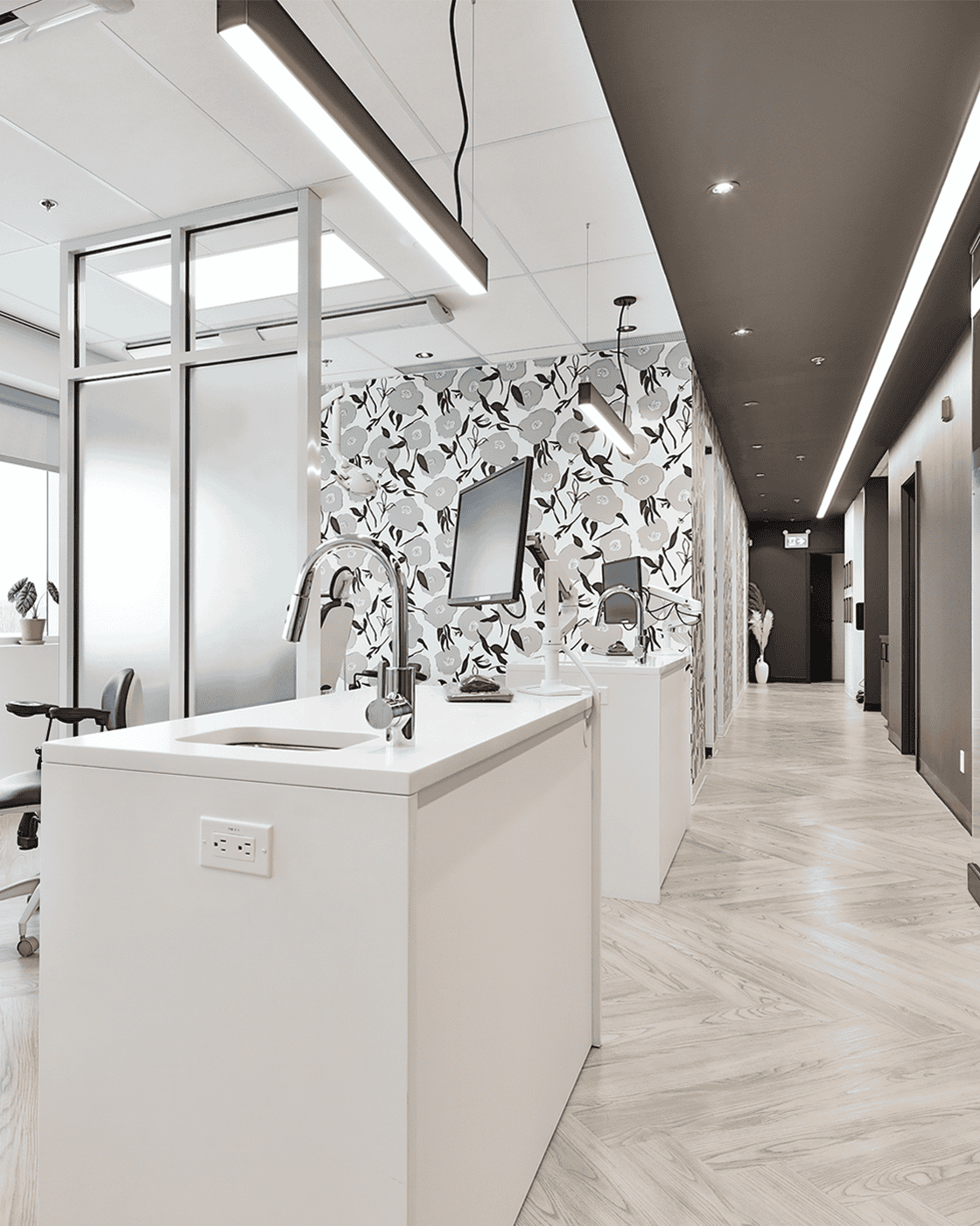 design-d-interieur-de-clinique-d-orthodontie-par-espace-concept-design