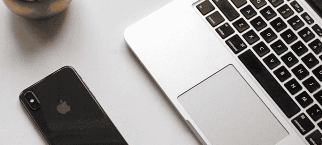 iphone-ordinateur-sur-bureau