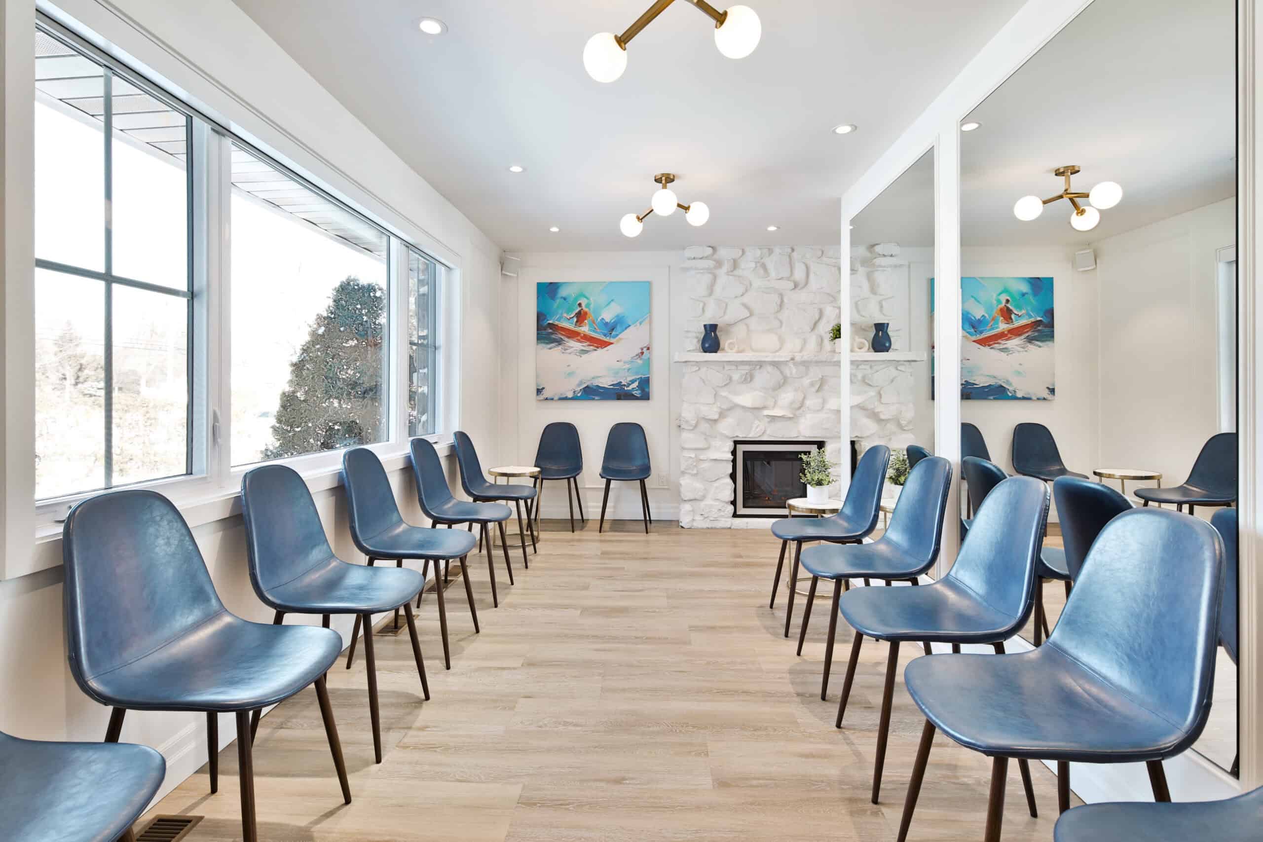 salle-d-attente-clinique-d-orthodontie-par-espace-concept-design